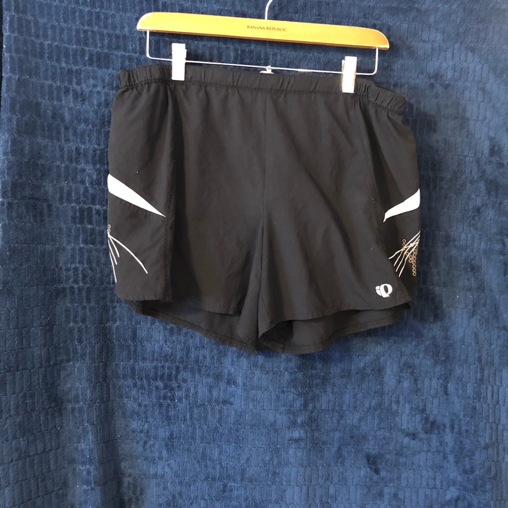 Black petal Izumi running shorts